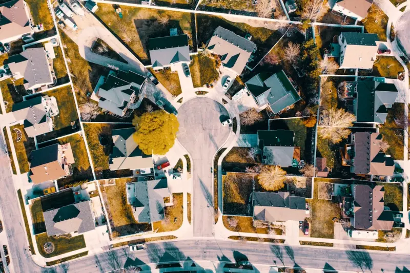 Local Loyalty Loops: Turning Neighborhood Relationships into SEO Gold