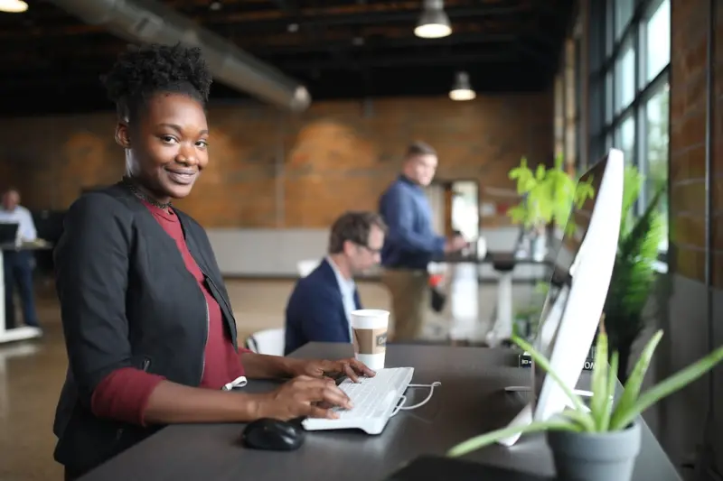 From Desk to Feed: How Employee Advocacy Supercharges SaaS Content Marketing